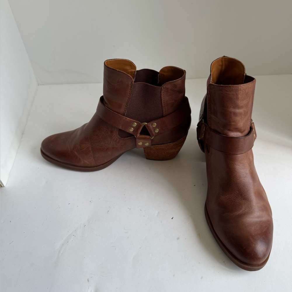 KORKS Cyanna Brown Distressed Leather Ankle Chunky Heel Boots. Size 8 - Picture 3 of 14